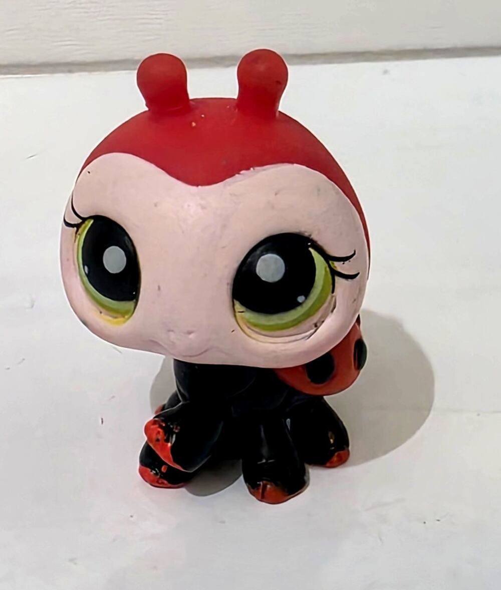 Hasbro Littlest Pet Shop #221 Ladybug